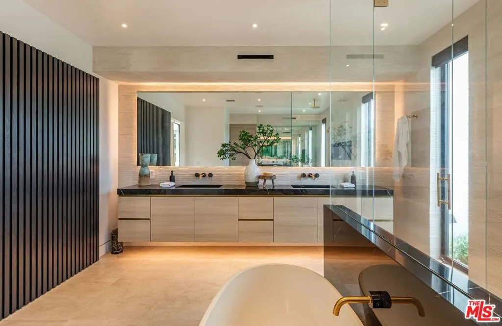 9455 Eden Drive, Beverly Hills, California 90210 home-pic-14