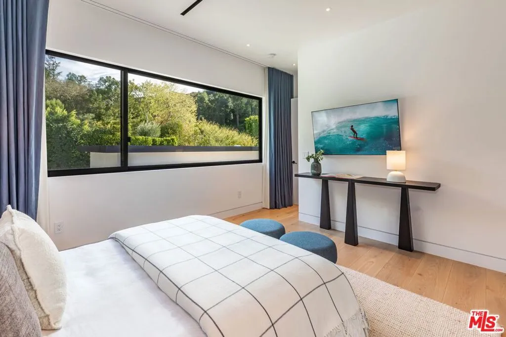 9455 Eden Drive, Beverly Hills, California 90210 home-pic-22