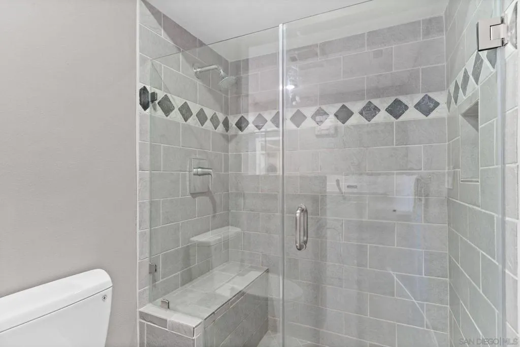 2552 Navarra Dr A, Carlsbad, California 92009 home-pic-21