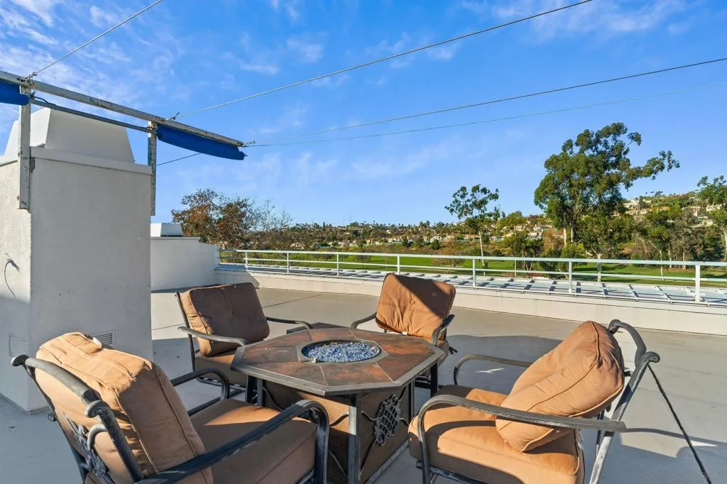 2552 Navarra Dr A, Carlsbad, California 92009 home-pic-27