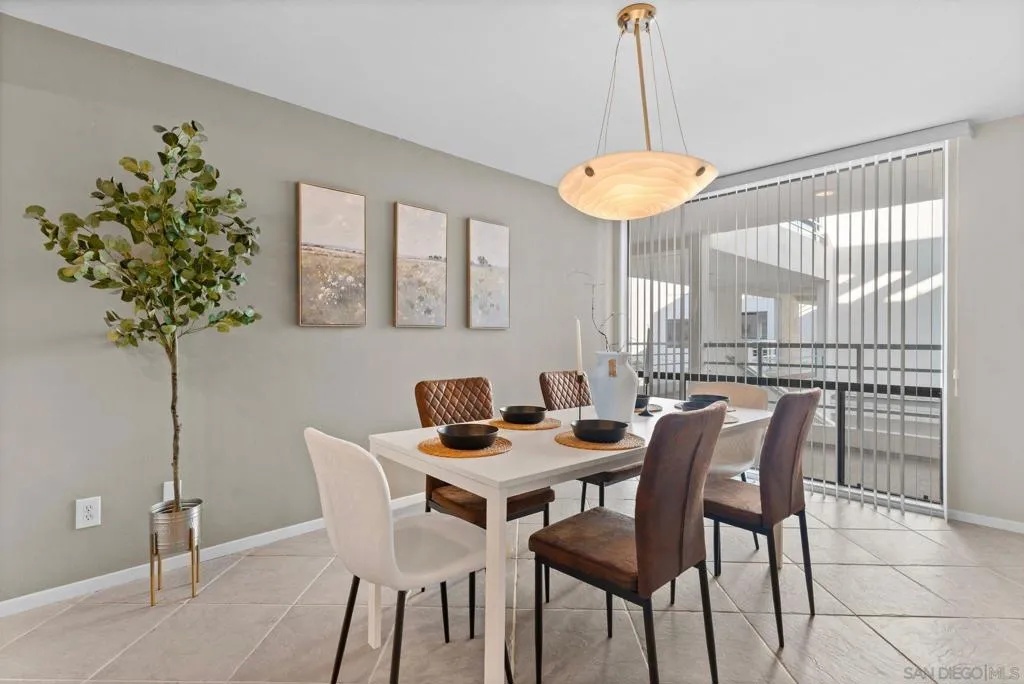 2552 Navarra Dr A, Carlsbad, California 92009 home-pic-7