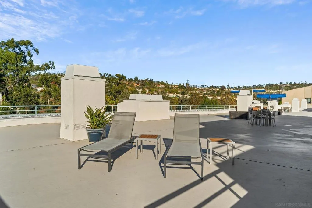 2552 Navarra Dr A, Carlsbad, California 92009 home-pic-31