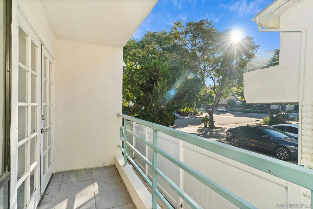 2552 Navarra Dr A, Carlsbad, California 92009 home-pic-32