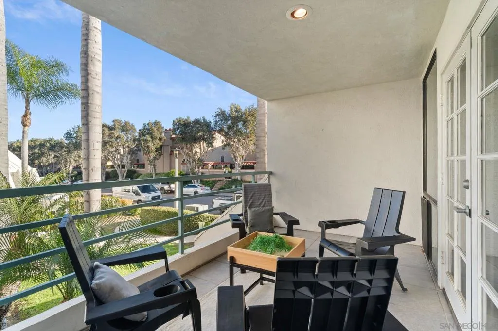 2552 Navarra Dr A, Carlsbad, California 92009 home-pic-25