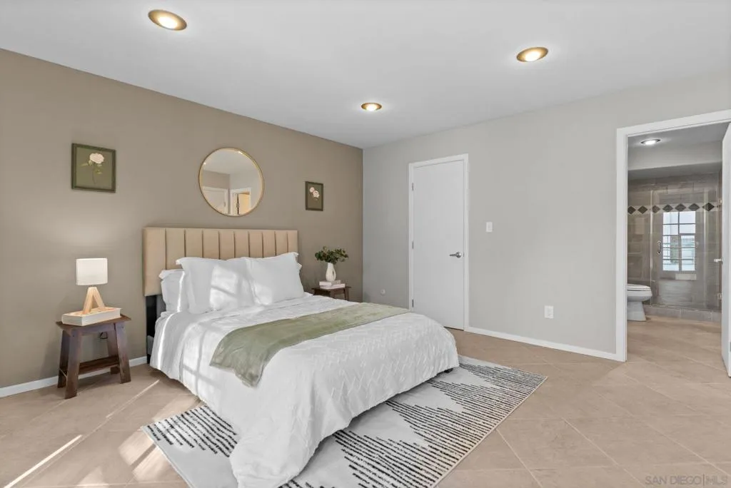 2552 Navarra Dr A, Carlsbad, California 92009 home-pic-18