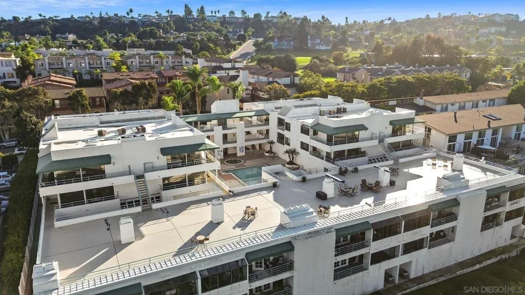 2552 Navarra Dr A, Carlsbad, California 92009 home-pic-0