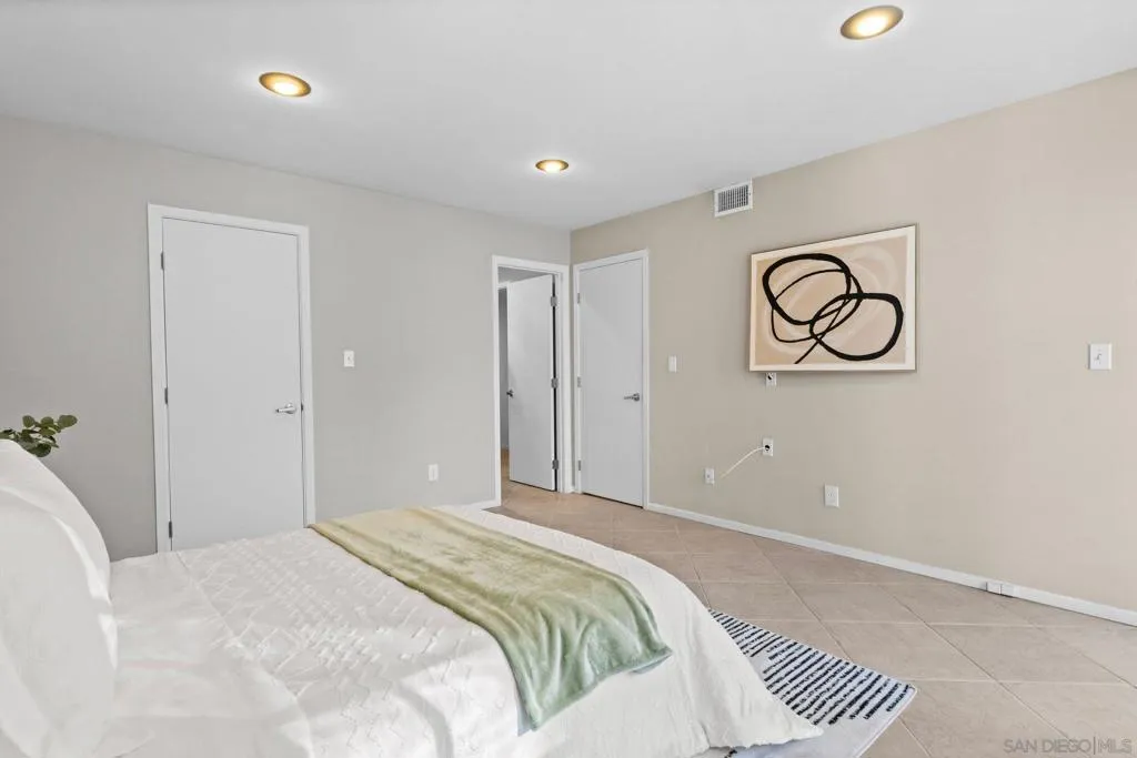 2552 Navarra Dr A, Carlsbad, California 92009 home-pic-19