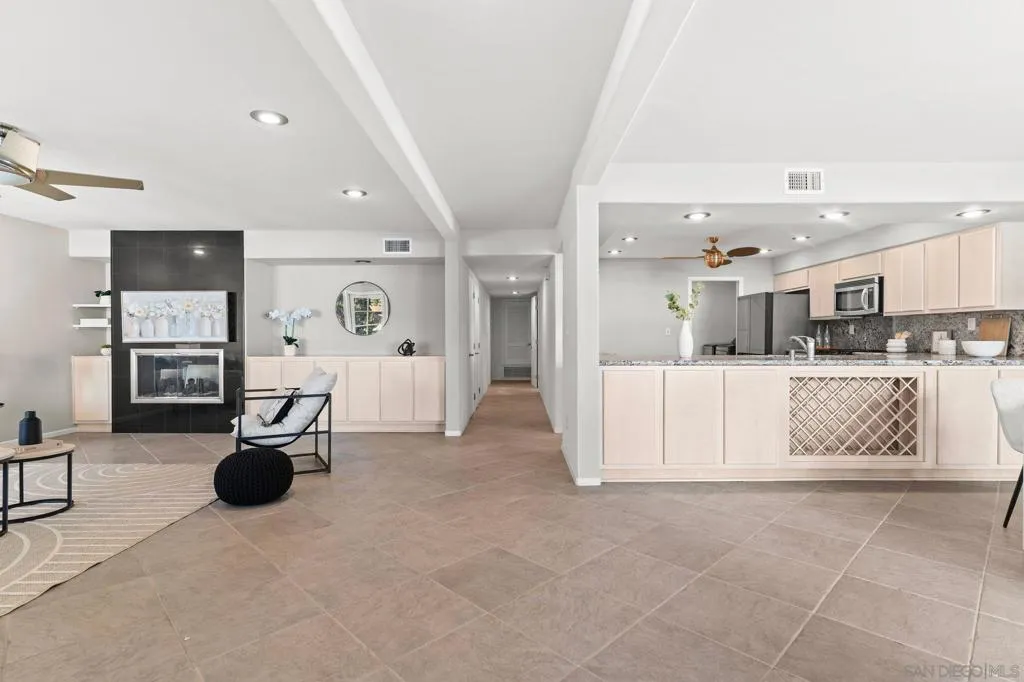 2552 Navarra Dr A, Carlsbad, California 92009 home-pic-12
