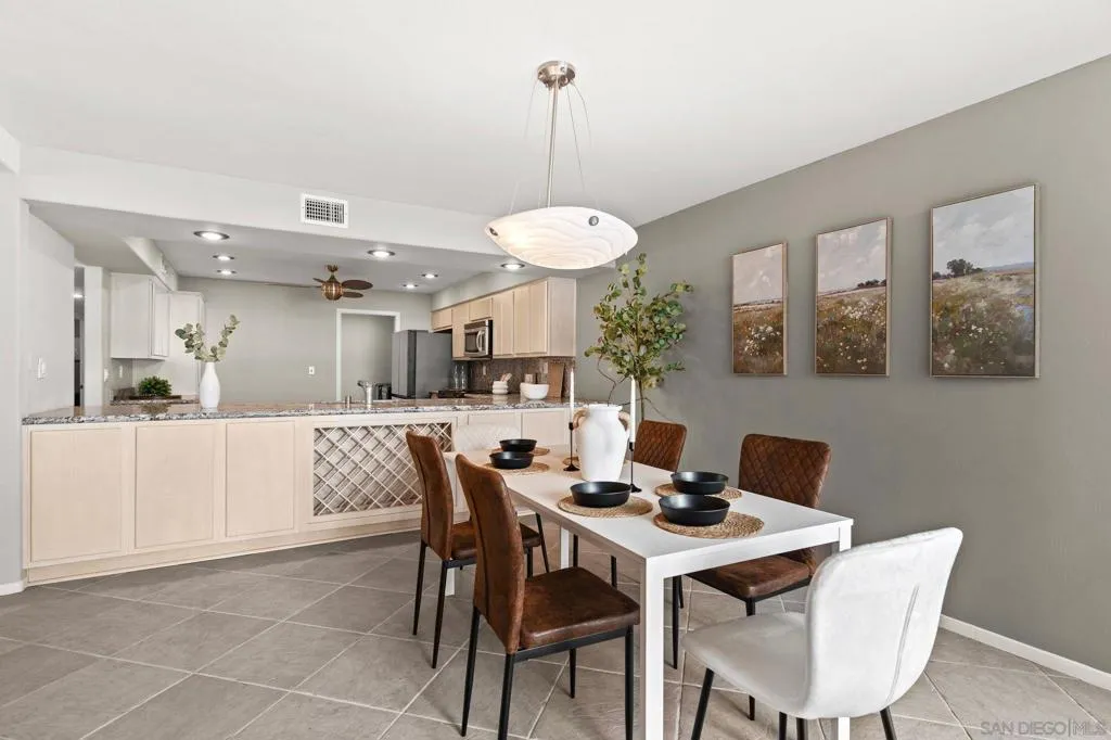 2552 Navarra Dr A, Carlsbad, California 92009 home-pic-8