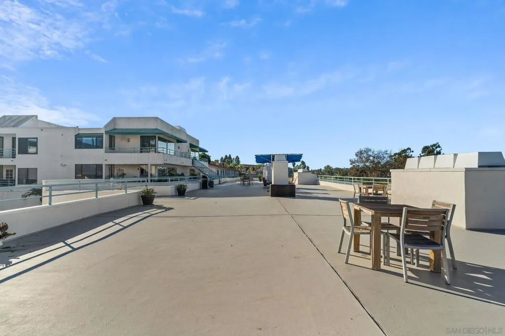 2552 Navarra Dr A, Carlsbad, California 92009 home-pic-26