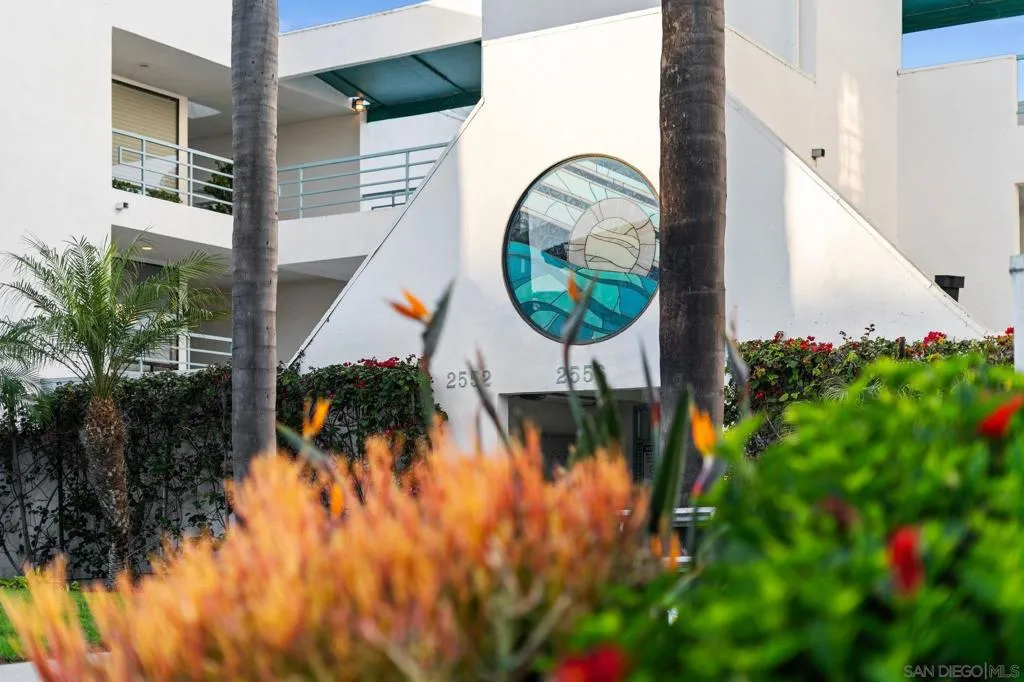 2552 Navarra Dr A, Carlsbad, California 92009 home-pic-1