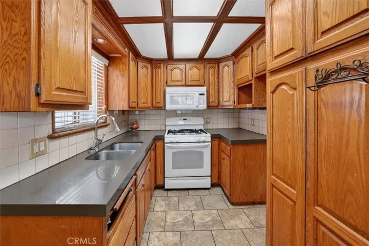 1540 Pico, San Fernando, California 91340
