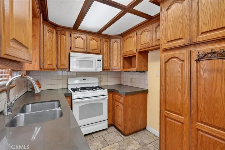 1540 Pico, San Fernando, California 91340