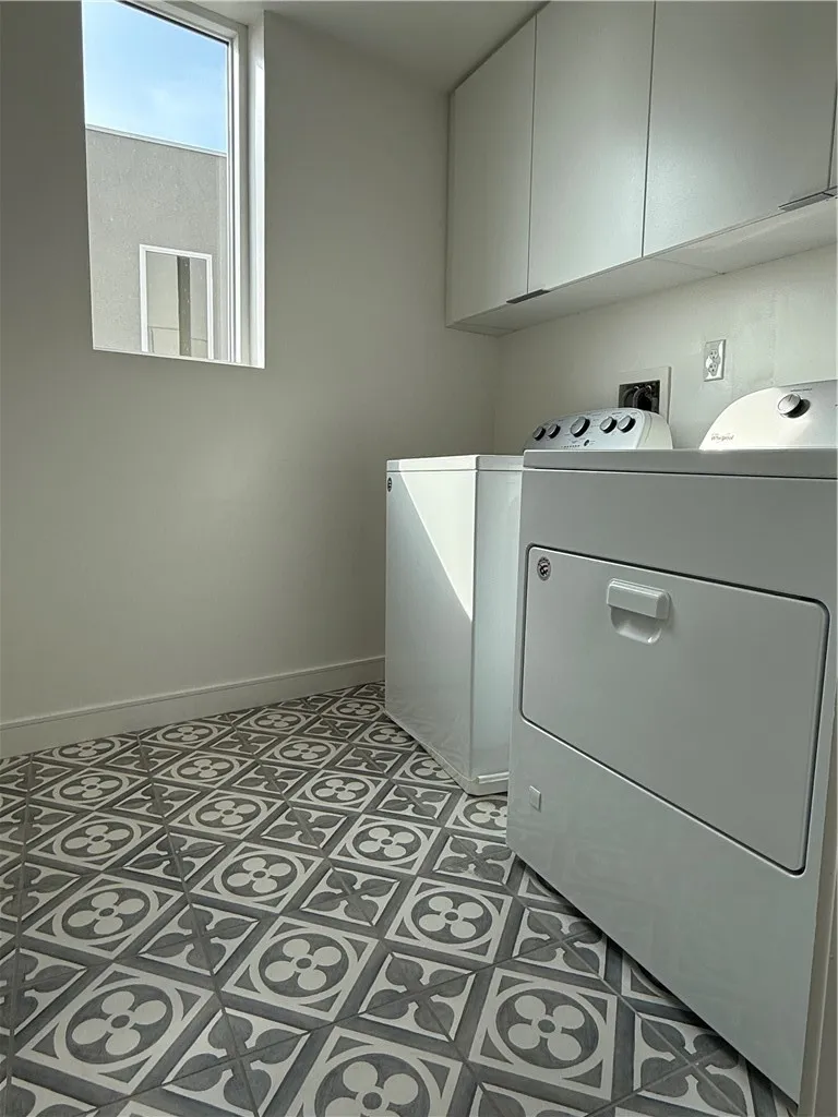 1025 White Knoll, Los Angeles, California 90012 home-pic-11