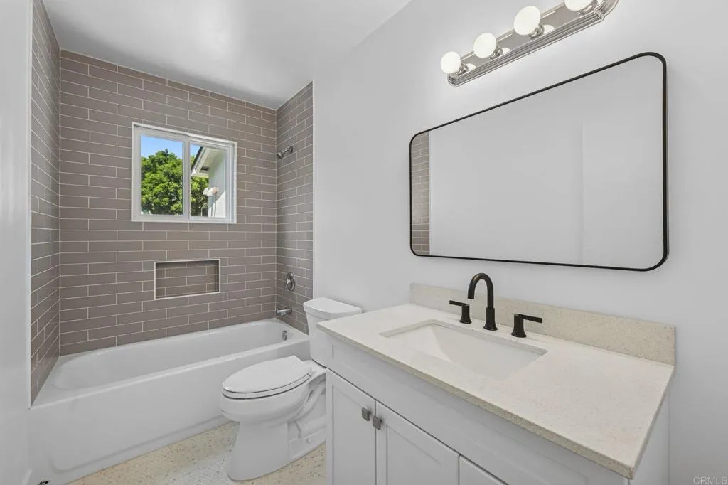 1936 38 Broadway, San Diego, California 92102 home-pic-23