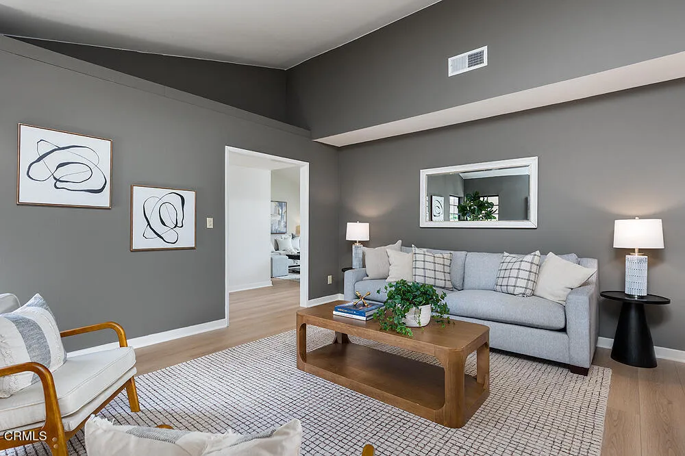 13017 Barto Drive, Granada Hills, California 91344 home-pic-2