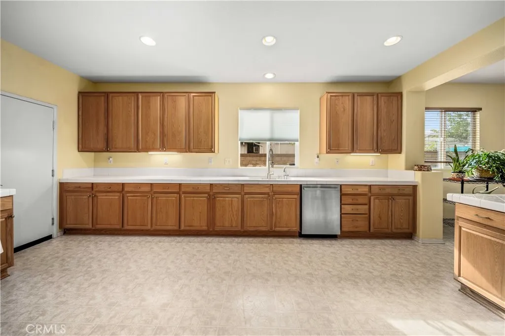 43219 Fanchon Avenue, Lancaster, California 93536 home-pic-11
