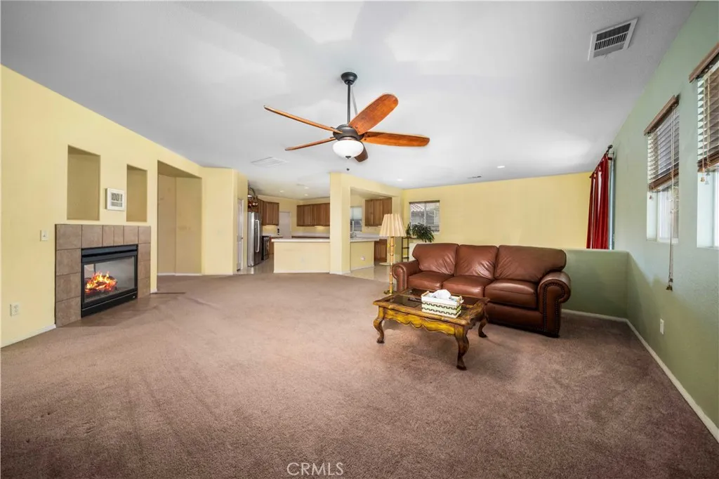 43219 Fanchon Avenue, Lancaster, California 93536 home-pic-6