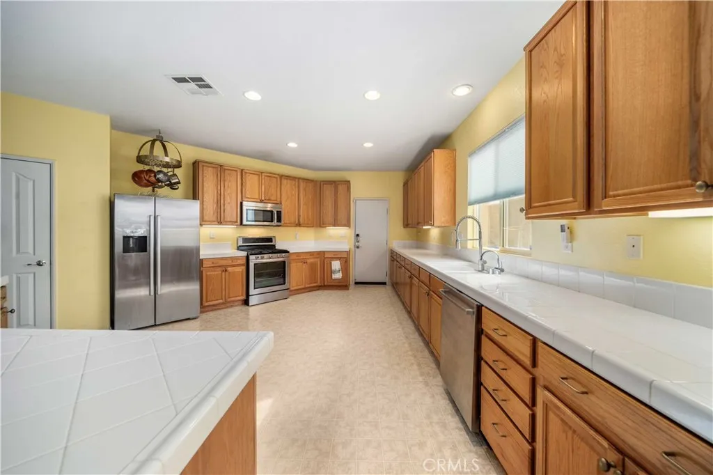 43219 Fanchon Avenue, Lancaster, California 93536 home-pic-14