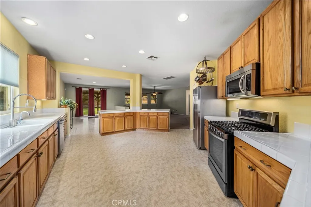 43219 Fanchon Avenue, Lancaster, California 93536 home-pic-15