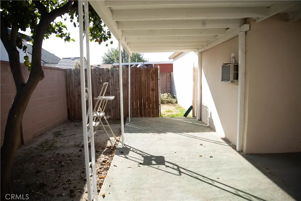 9726 Kauffman Avenue, South Gate, California 91355 home-pic-39