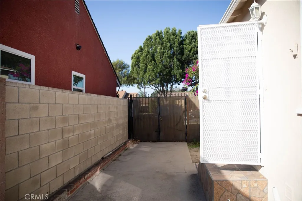 9726 Kauffman Avenue, South Gate, California 91355 home-pic-25