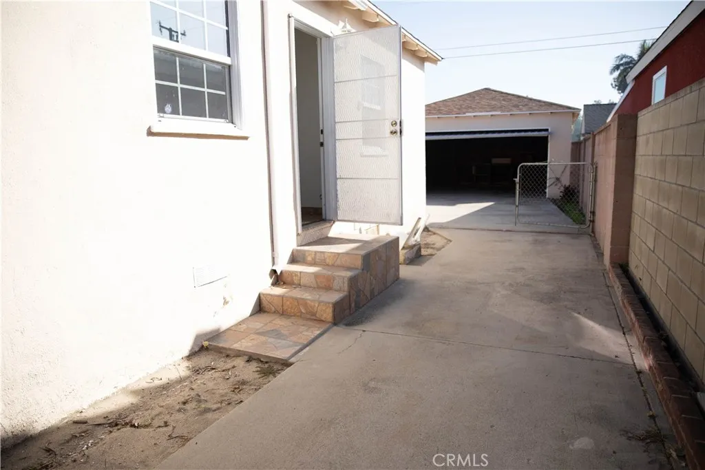 9726 Kauffman Avenue, South Gate, California 91355 home-pic-26