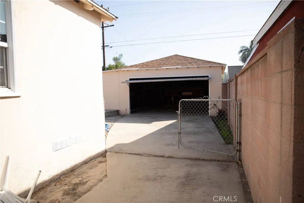 9726 Kauffman Avenue, South Gate, California 91355 home-pic-27