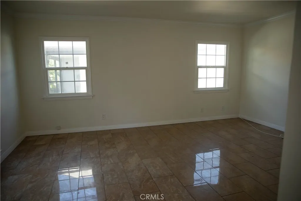 9726 Kauffman Avenue, South Gate, California 91355 home-pic-3