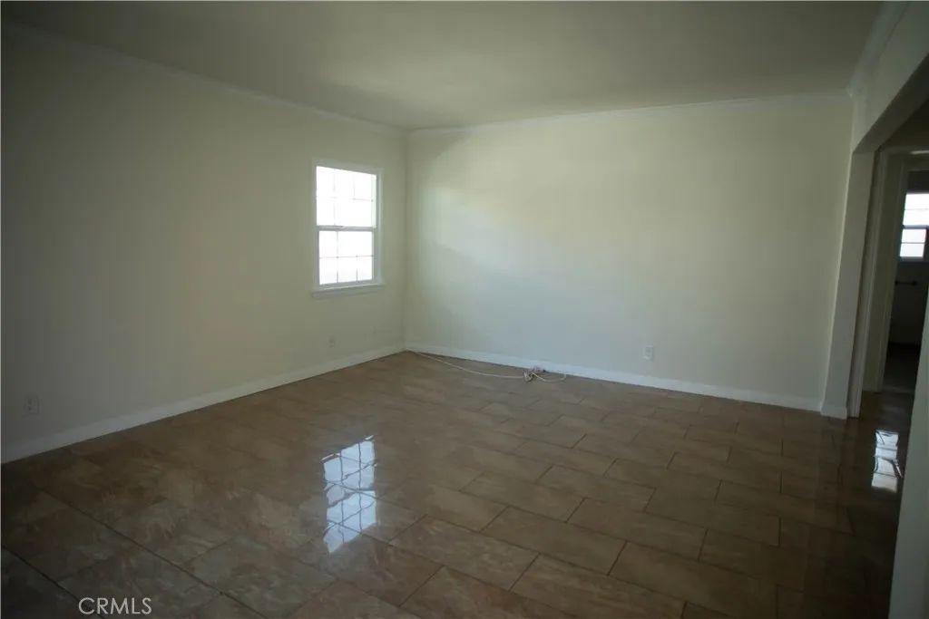 9726 Kauffman Avenue, South Gate, California 91355 home-pic-4