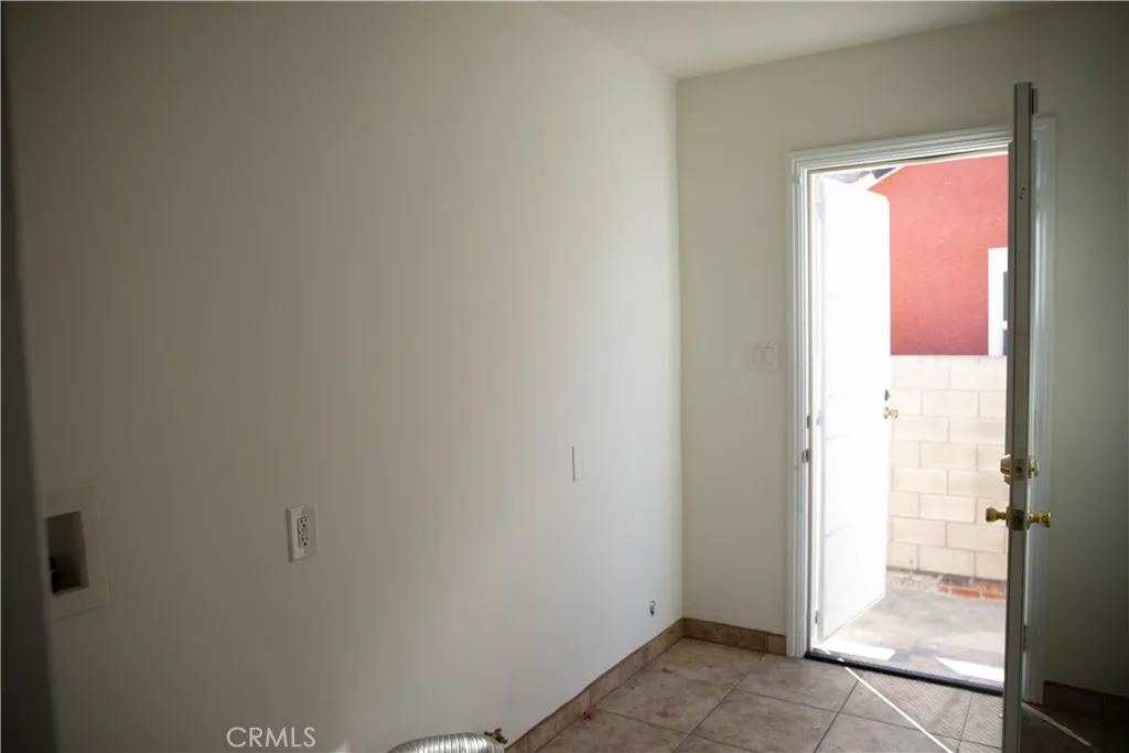 9726 Kauffman Avenue, South Gate, California 91355 home-pic-24