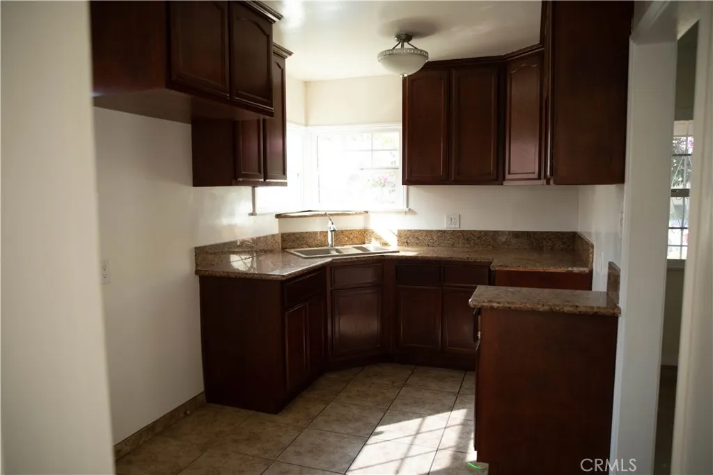 9726 Kauffman Avenue, South Gate, California 91355 home-pic-7