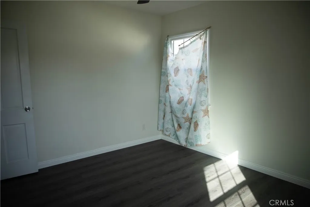 9726 Kauffman Avenue, South Gate, California 91355 home-pic-17