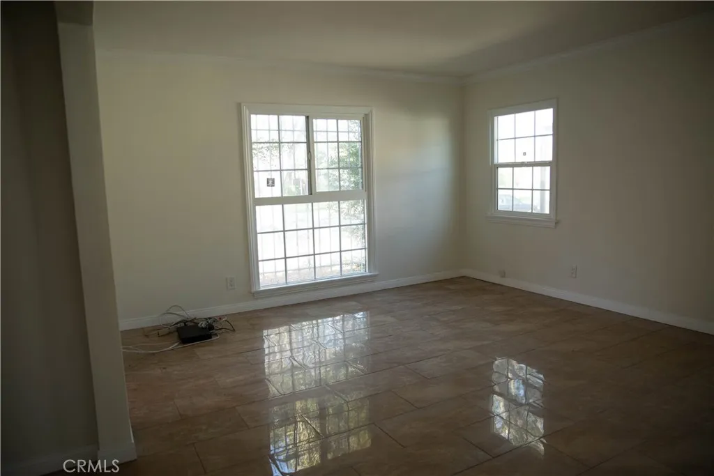 9726 Kauffman Avenue, South Gate, California 91355 home-pic-2