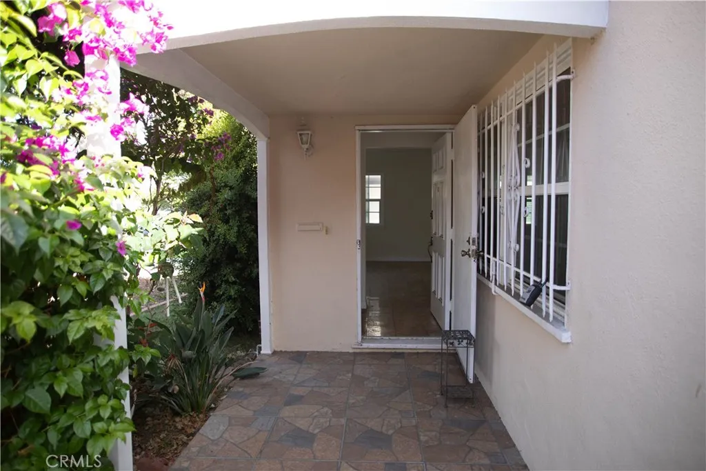 9726 Kauffman Avenue, South Gate, California 91355 home-pic-1
