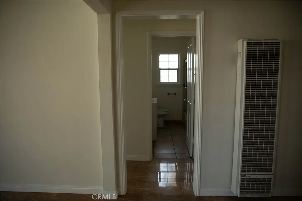 9726 Kauffman Avenue, South Gate, California 91355 home-pic-5
