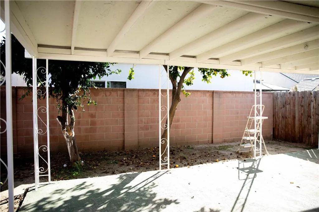 9726 Kauffman Avenue, South Gate, California 91355 home-pic-40