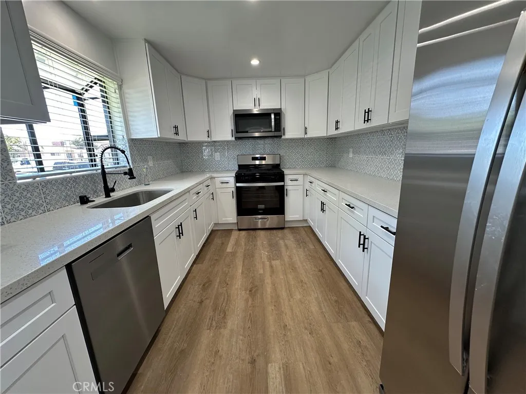 1303 W 163rd St, Gardena, California 90247 home-pic-3