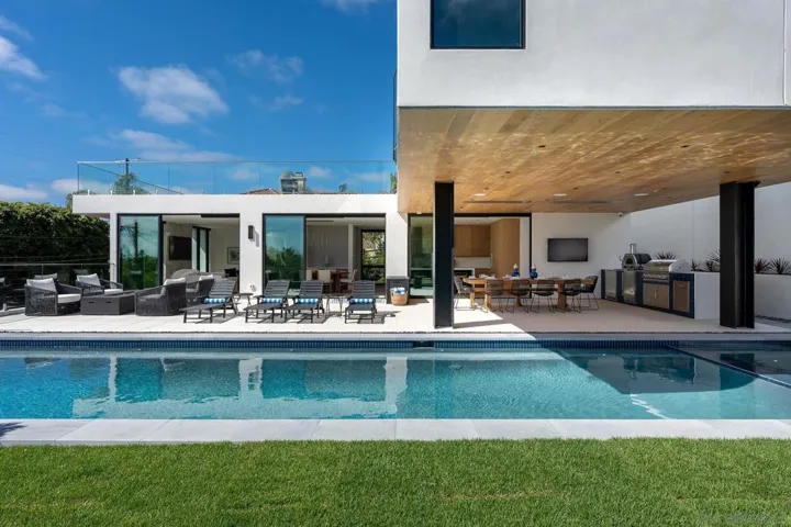 Swimming Pool/Hot Tub/Sauna