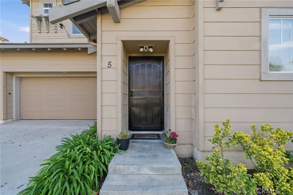24731 Valleywalk Street 5, Murrieta, California 92562 home-pic-1