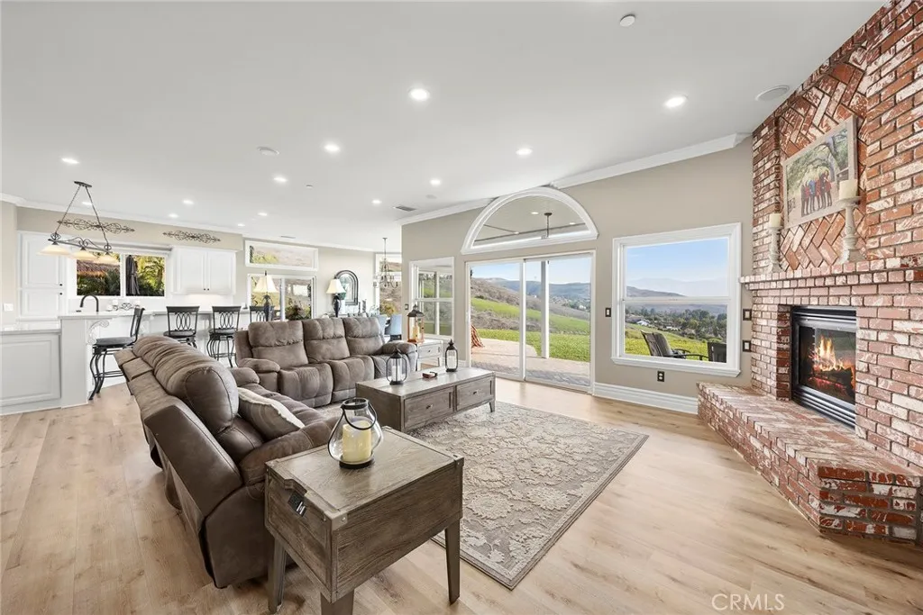 3871 Crest, Yorba Linda, California 92886 home-pic-16