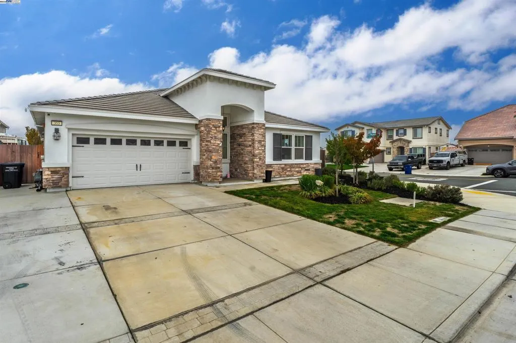 353 Barn Dance Way, Oakley, California 94561 home-pic-1