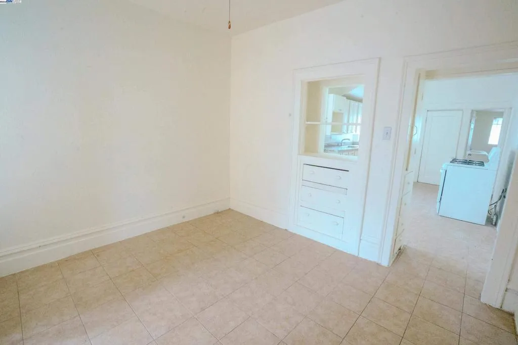 866 Isabella St, Oakland, California 94607 home-pic-2