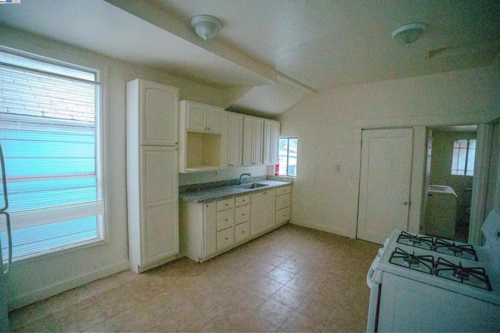 866 Isabella St, Oakland, California 94607 home-pic-12