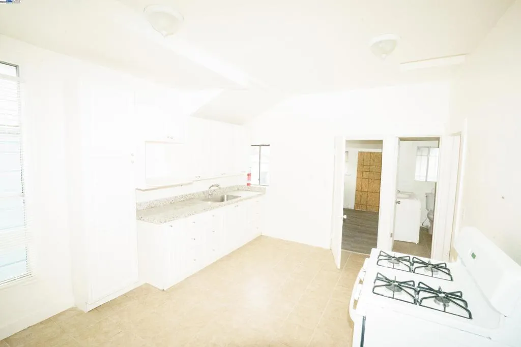 866 Isabella St, Oakland, California 94607 home-pic-5