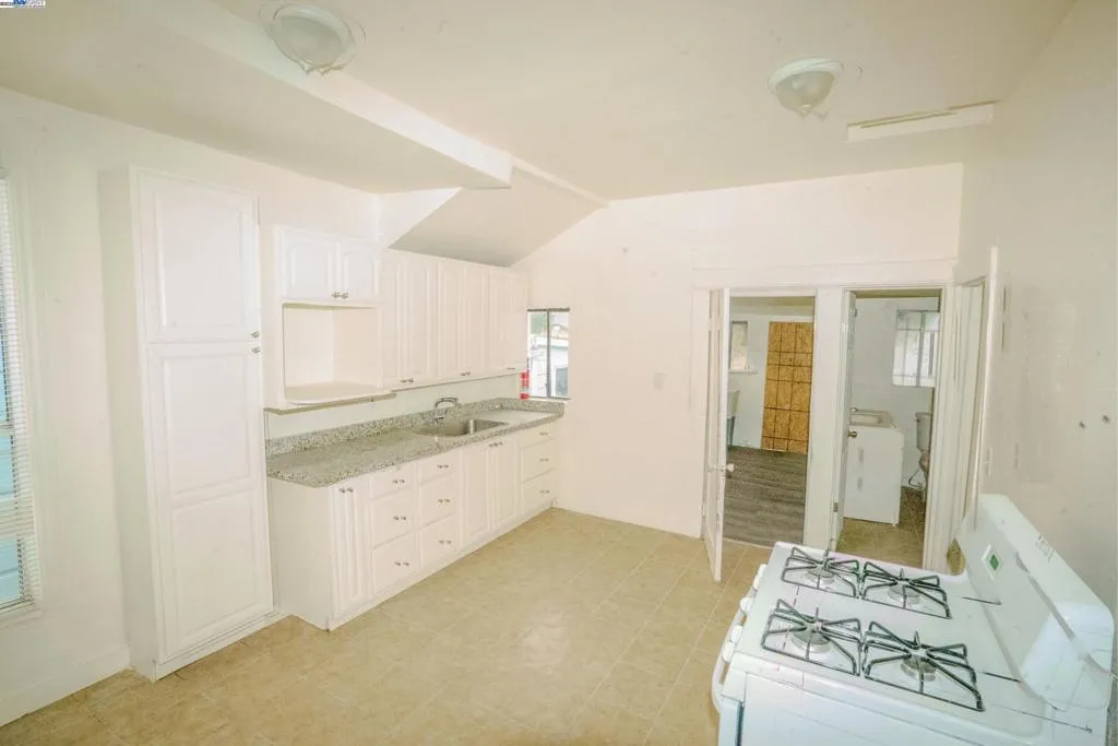 866 Isabella St, Oakland, California 94607 home-pic-4