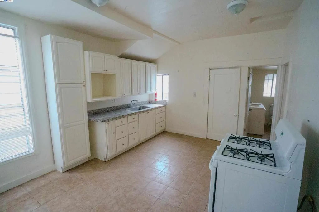 866 Isabella St, Oakland, California 94607 home-pic-6