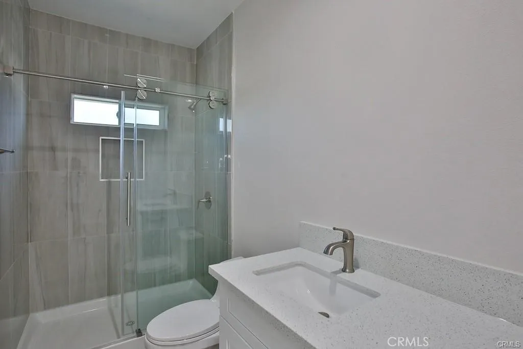 2302 W La Verne Avenue, Santa Ana, California 92704 home-pic-7