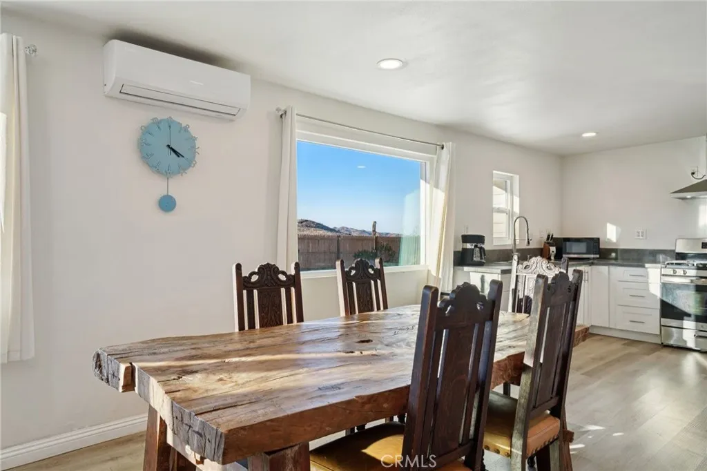 56676 Sunset Drive, Yucca Valley, California 92284 home-pic-12