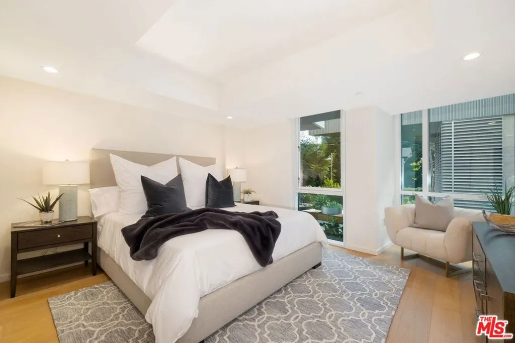 1705 Ocean Ave, Santa Monica, California 90401 home-pic-23